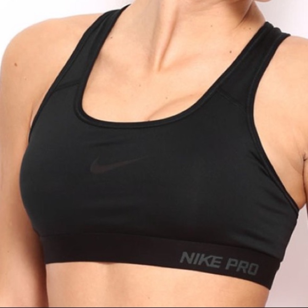 Hardly Worn Nike Pro sports bra in SZ small